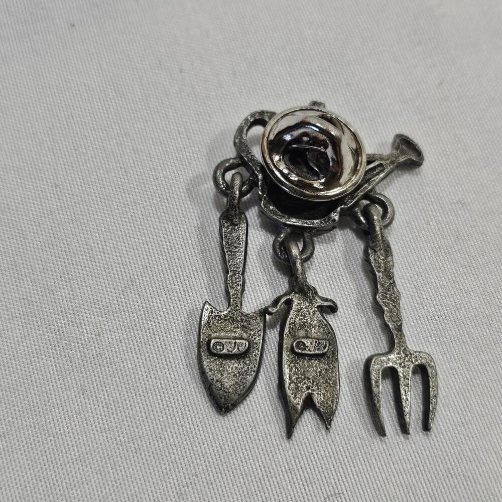 Vintage Signed JJ Jonette Watering Can & Dangle Garden Tools Brooch/ Pin - Picture 3 of 5